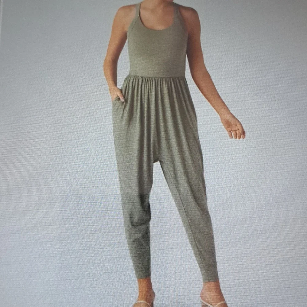 XSMALL.   HALARA BACKLESS TWISTED U NECK EASY PEEZY HAREM JUMPSUIT